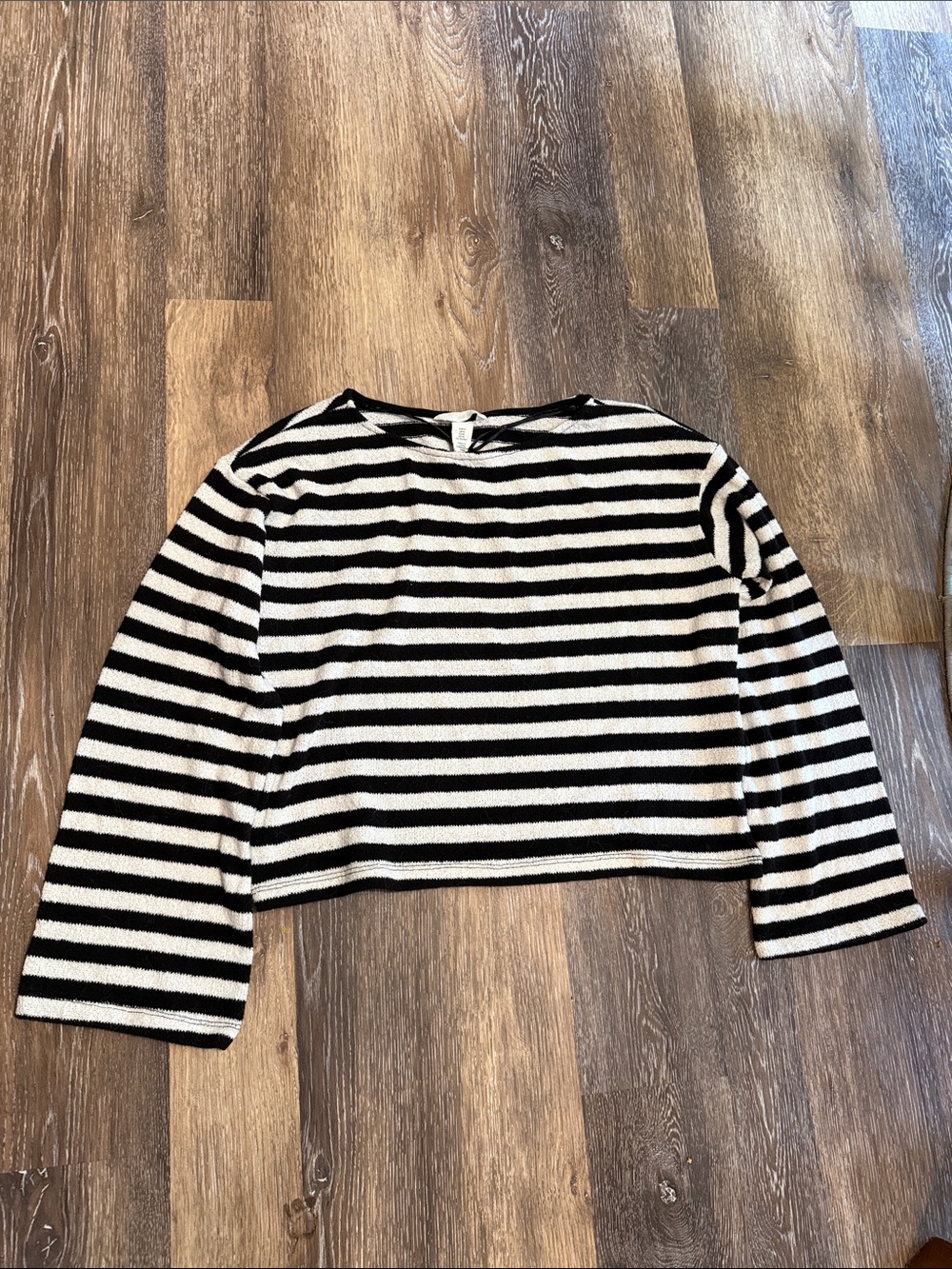 H&M Black and White Striped Cropped Crewneck Sweater - Picture 1 of 3